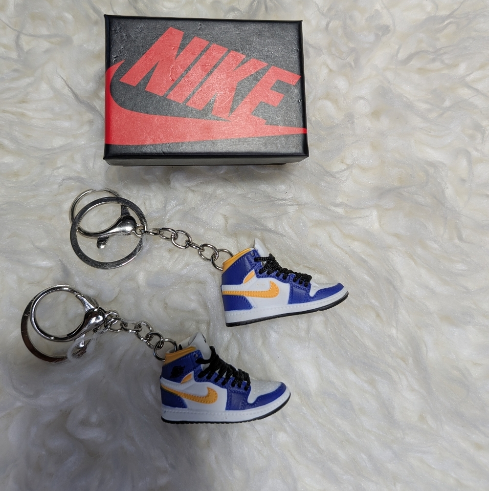 Nike Mini Sneaker Keychain - Picture 8 of 10